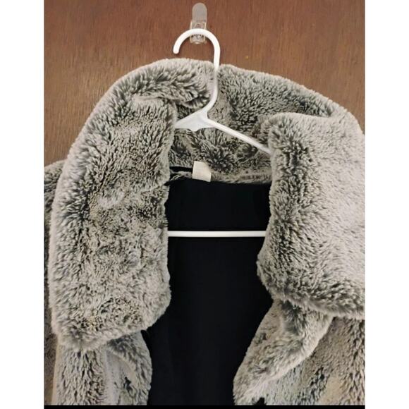 Soft Gray Large Faux Fur Snap Up Jacket.Baggy. Hip Hop. NYC. Trendy. 90s. Y2K. - Picture 9 of 13